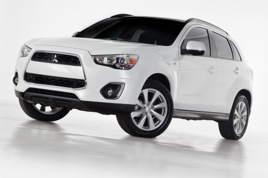  Mitsubishi Outlander Sport 2013 года  (фото 1 из 83)